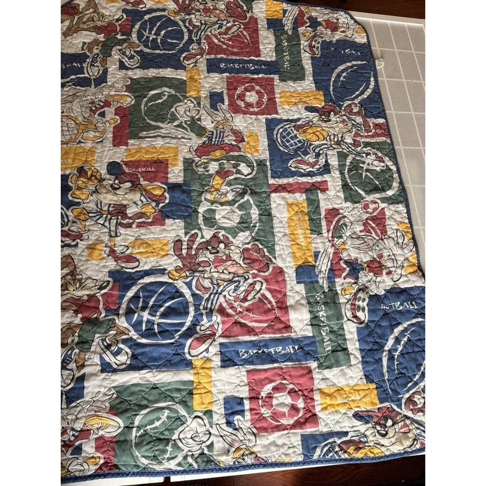 Vintage 1997 Looney Tunes Baby Crib Quilt Blanket Taz Wile E Coyote Bugs Bunny